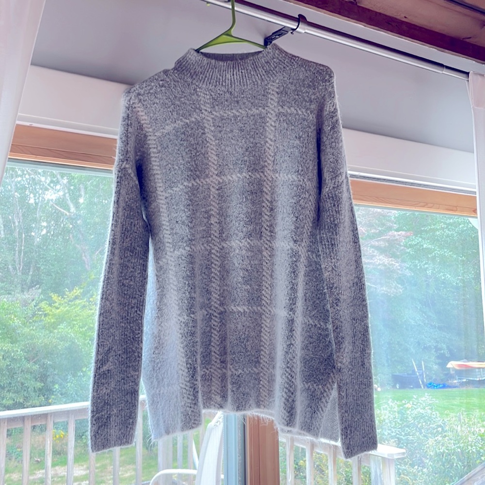 Cyrus sweater- Gray and white plaid